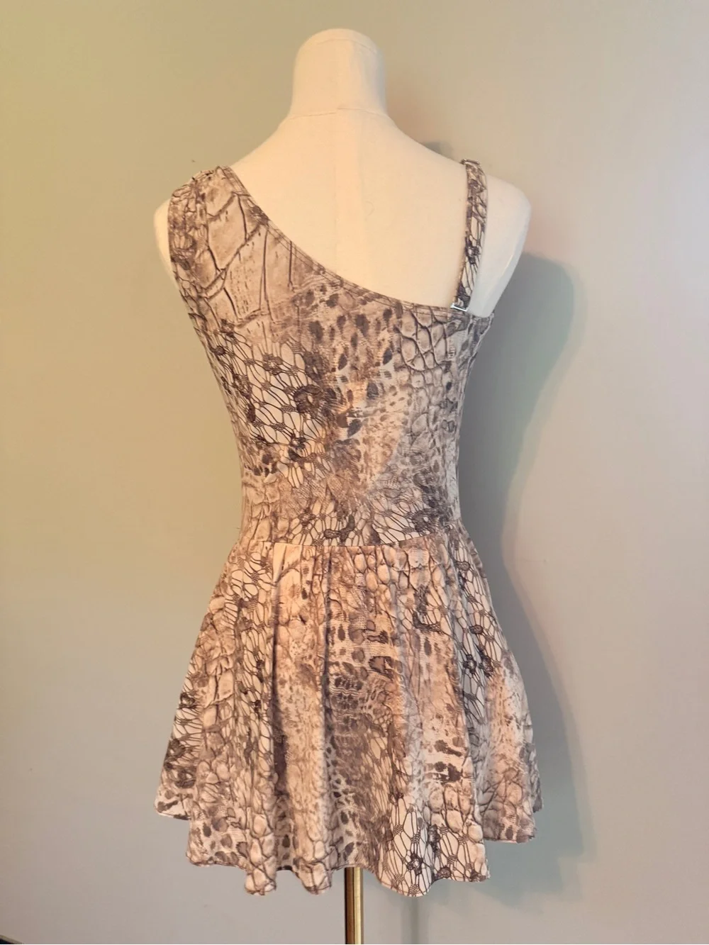 Coco Reef Contours Rosaline One-Shoulder Swimdress - Picture 4 of 8
